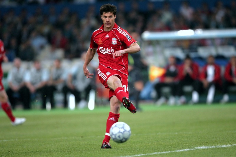 Xabi Alonso Playing for Liverpool in 2007